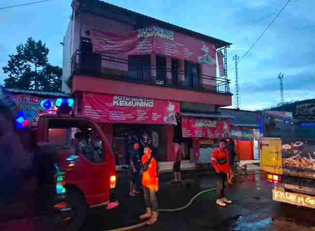 Warung Soto Gobyos di Kemuning Karanganyar Ludes Terbakar, Dugaan Awal Dipicu Korsleting Listrik