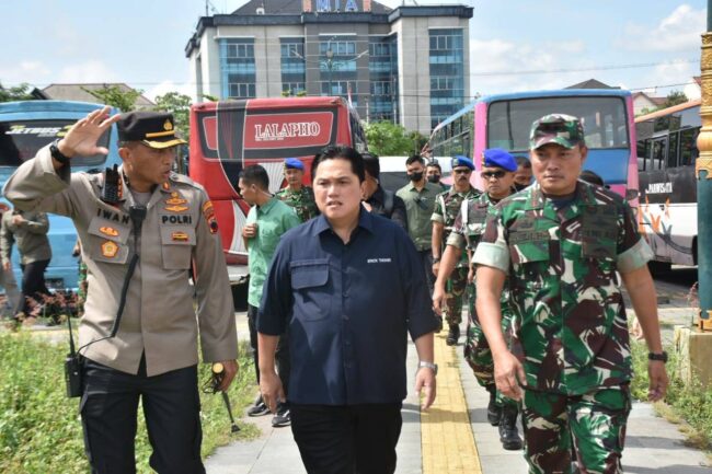 Becak dan Andong Ramaikan Acara Hajatan Ngunduh Mantu Presiden Jokowi