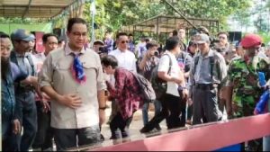 Anies Baswedan resmikan jembatan gantung penghubung dua desa