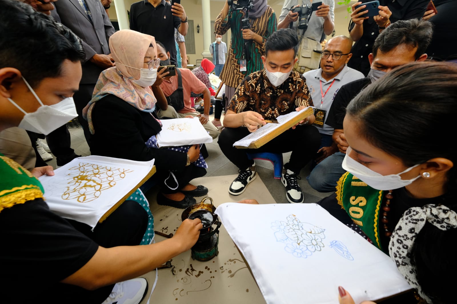 Nyanting Bareng, Cara Unik Solia Zigna Peringati Hari Batik