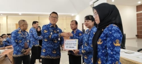 Pemkab Karanganyar Beri Jasa dan Pembinaan untuk 157 Guru Non-ASN