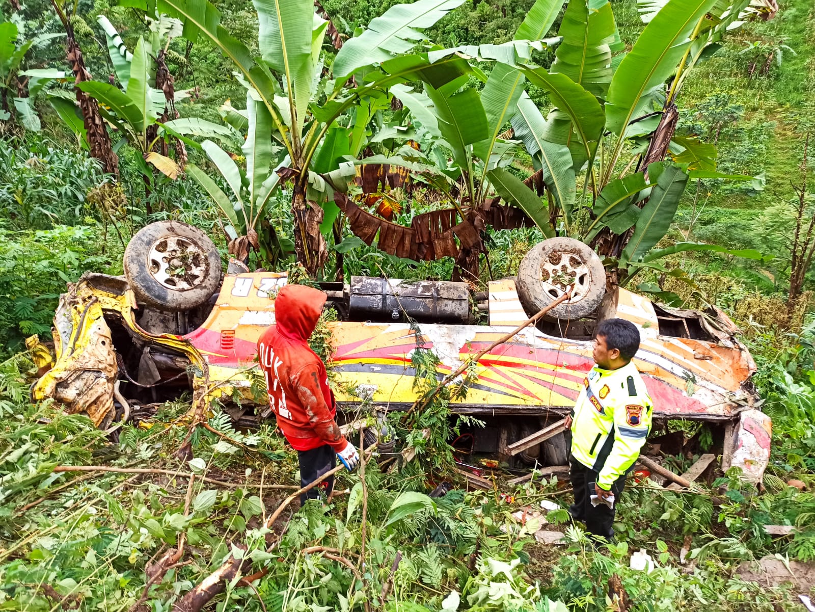 Mobil Masuk Jurang, Tiga Orang Meninggal