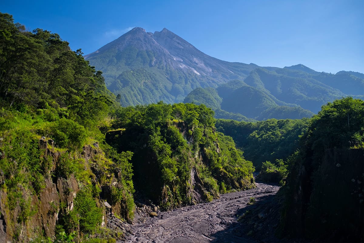 Fakta Unik Gunung Merapi, Dipercaya Ada Kraton Hingga Terkait Pantai Selatan