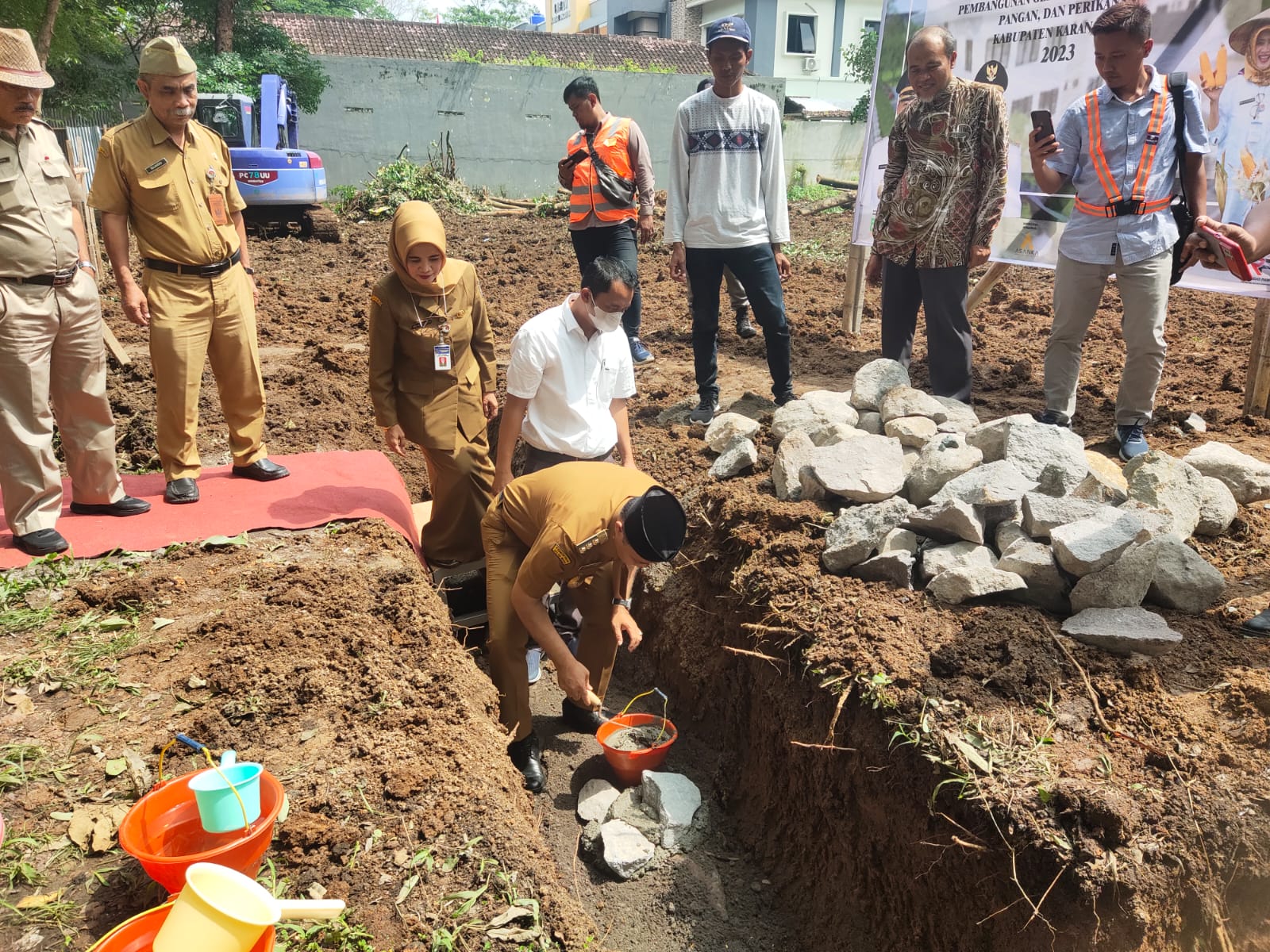 Awal Tahun Bupati Karanganyar Laksanakan Ground Breaking Gedung Dispertan PP