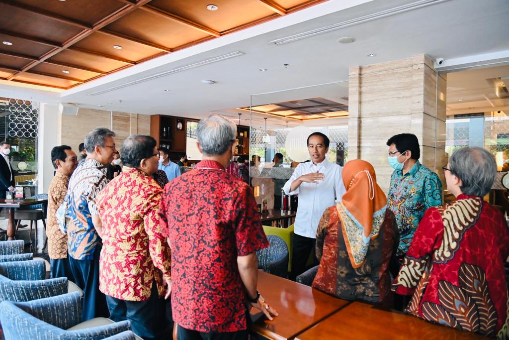 Presiden Jokowi Temui Teman Semasa Kuliah di Yogyakarta