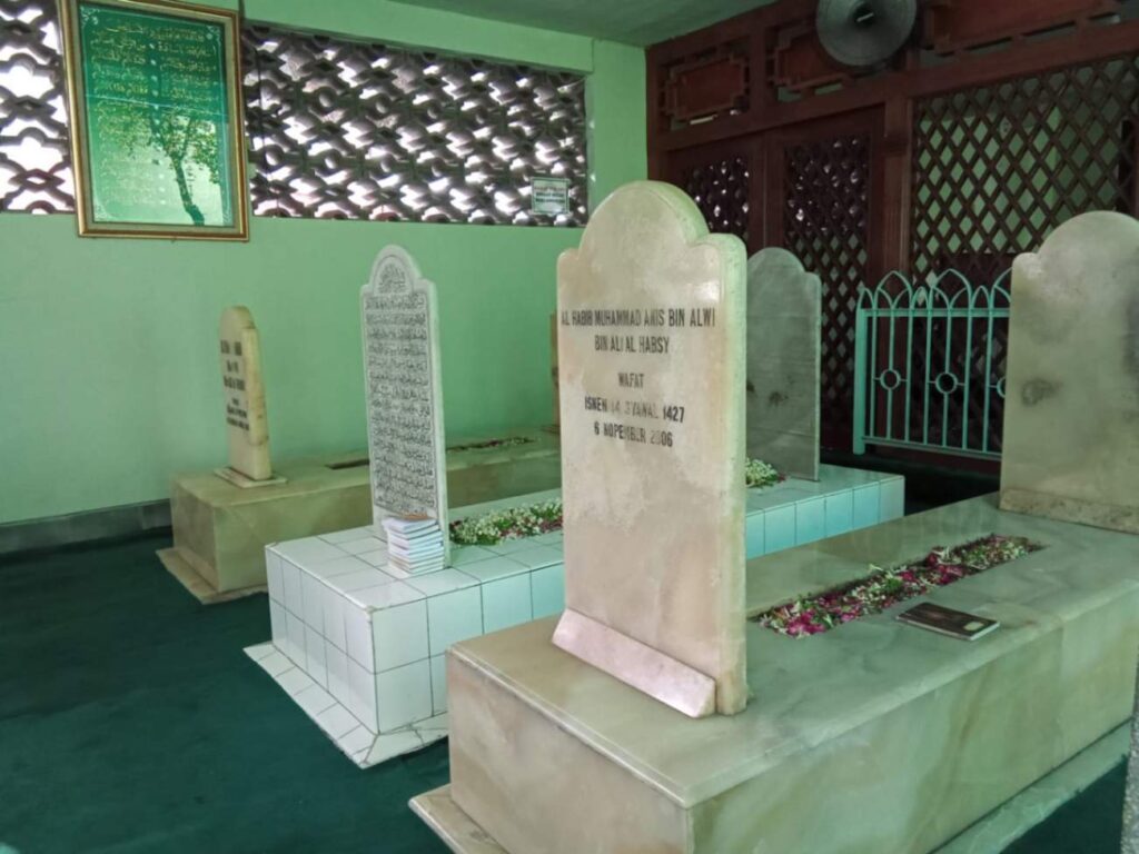 Makam Habib Ali Bin Muhammad Al Habsyi