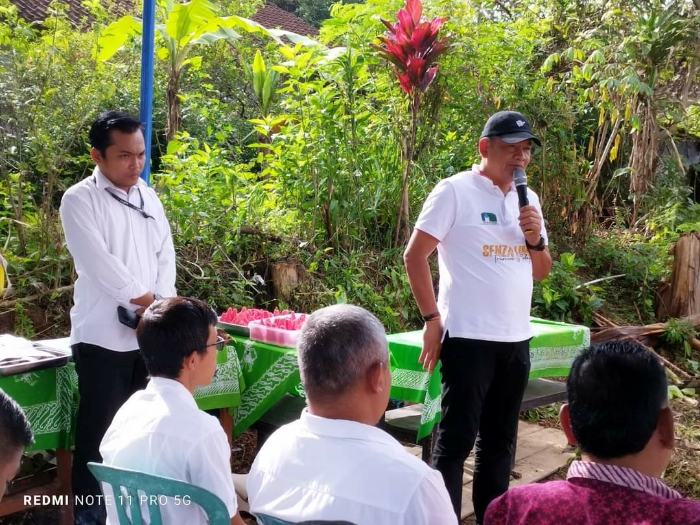 Tangis Haru Karyawan PUDAM Tirta Lawu Karanganyar Saat Diberangkatkan Umroh Usai 2 Tahun Tertunda