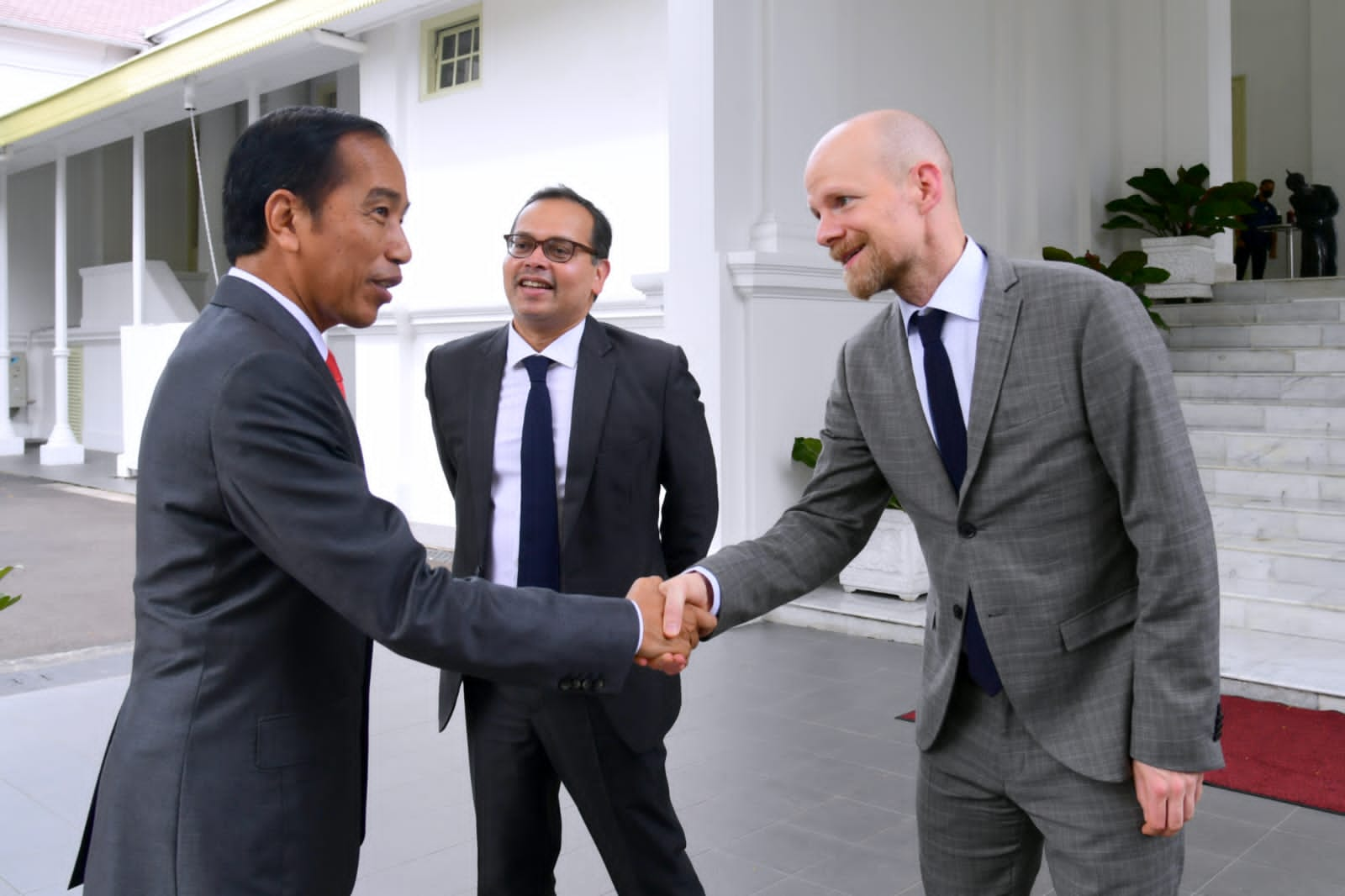 Presiden Jokowi Sambut Kunjungan Presiden FIFA di Istana Merdeka