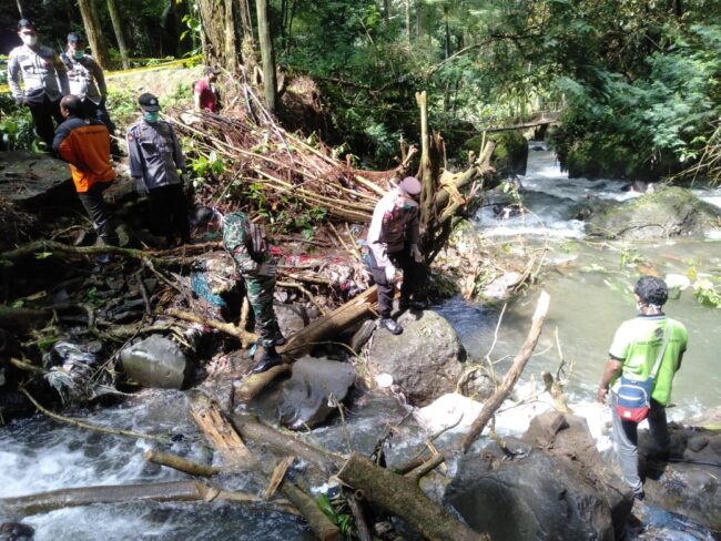 Ungkap Temuan Potongan Tubuh di Tawangmangu, Polisi Ambil Sample Darah Warga Yang Melapor Keluarganya Hilang