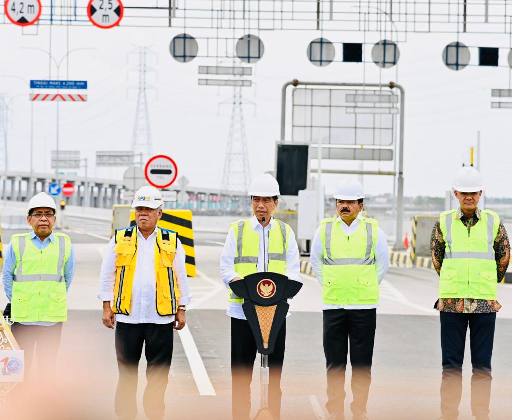 Presiden Jokowi : Jalan Tol Semarang-Demak Bisa Berfungsi Sebagai Tanggul Cegah Banjir Rob