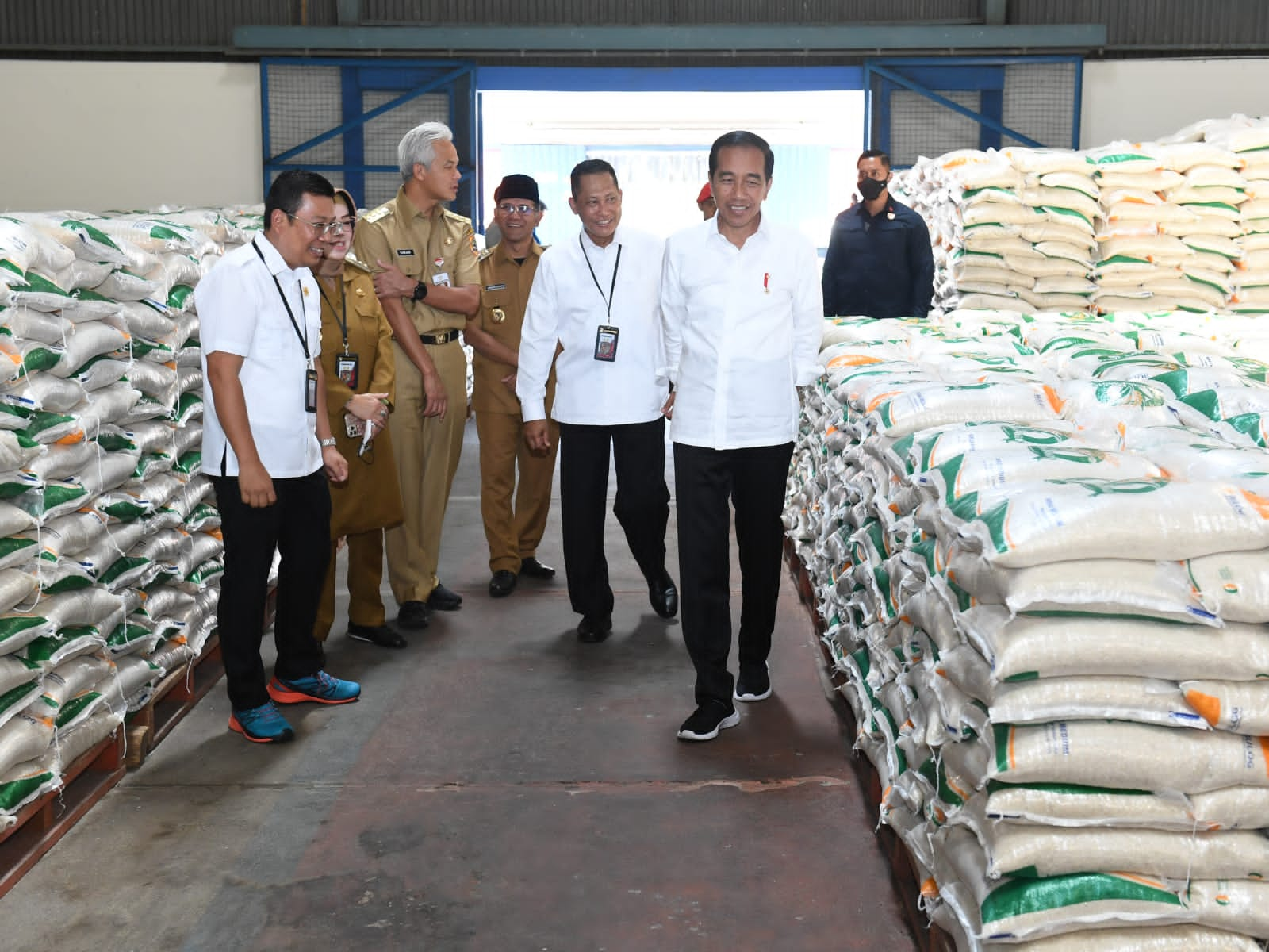 Presiden Jokwi  Luncurkan Penyalurun Cadangan Beras Untuk Bantuan Pangan