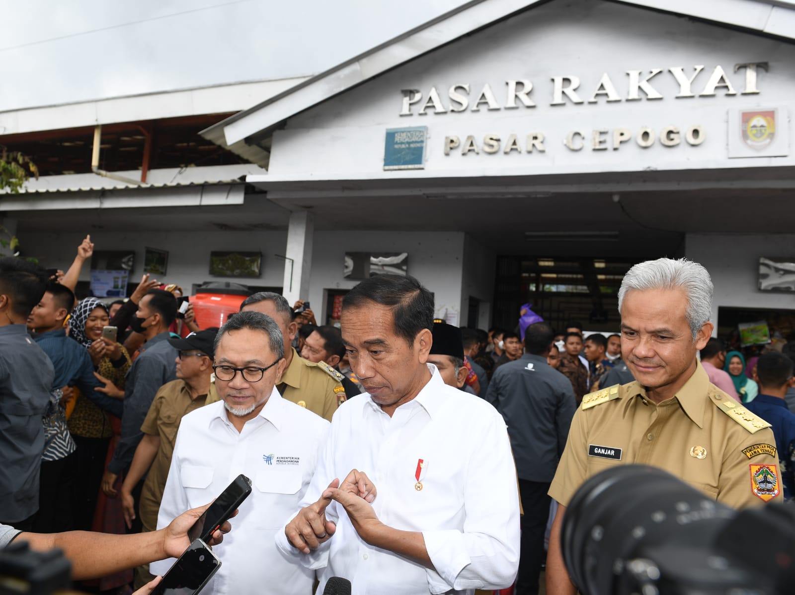 Dampingi Jokowi Kunjungi Pasar Tradisional, Ganjar : Harga Kebutuhan Pokok Turun dan Stabil