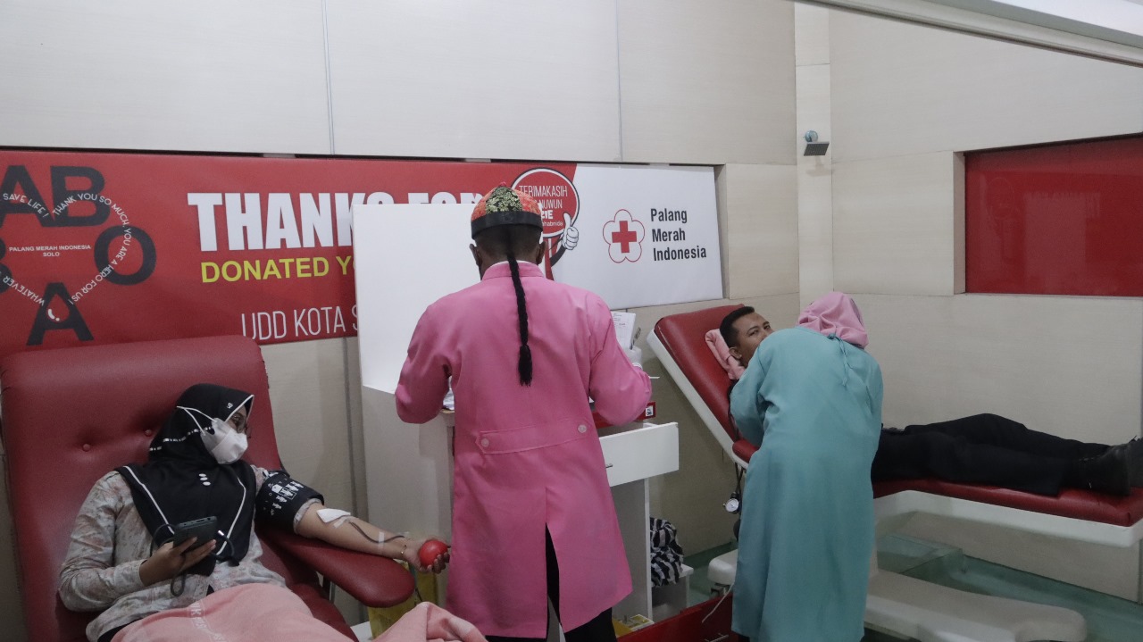 Kegiatan Donor Darah di PMI Solo Jelang Imlek