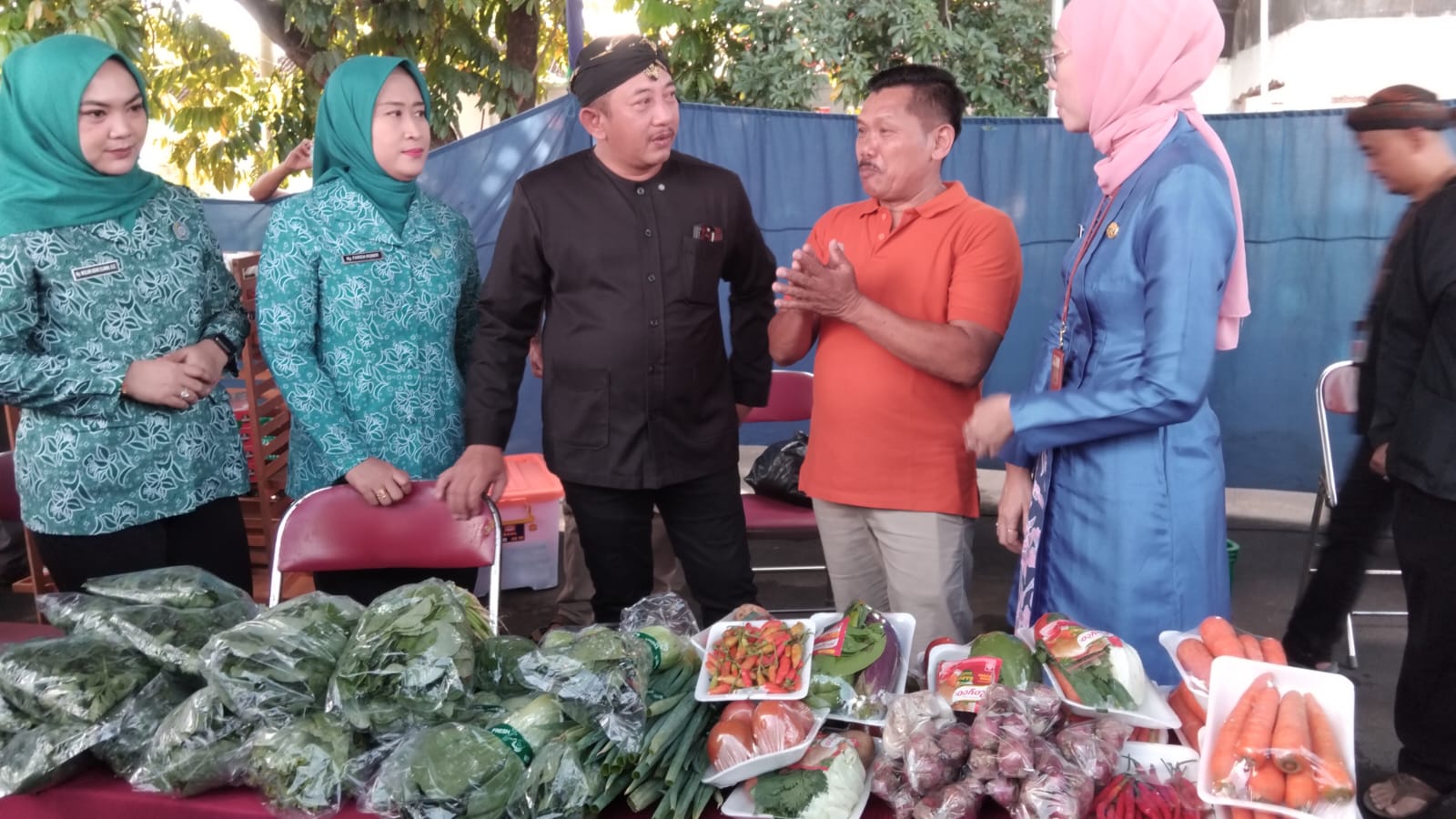 Warga Karanganyar Serbu Pasar Murah, Harga Miring, Bahan Pokok Laris Manis