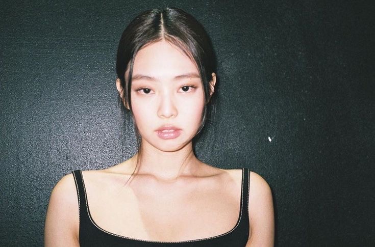 Agensi Jennie ODD ATELIER Mengomentari Kontroversi Merokok Dalam Ruangan yang ramai di sosial media.