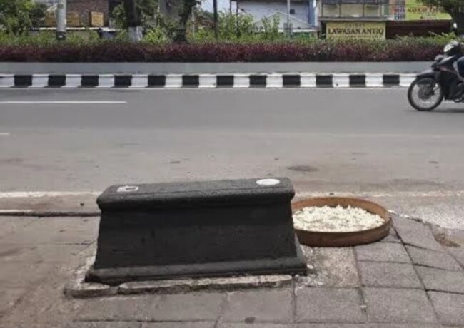 Misteri Makam Nyai Sembro di Trotoar Jalan Ir Soekarno Solo Baru, Siapa Dia?