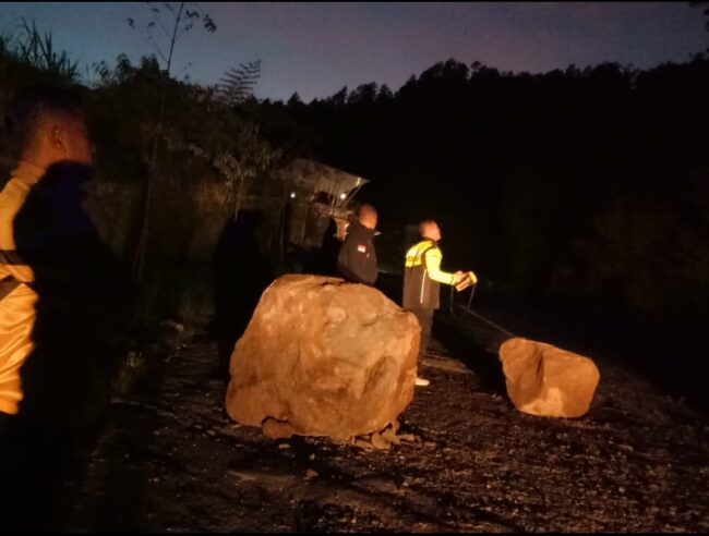 Tanah Longsor, Jalur Antar Provinsi via Gunung Lawu Ditutup, Dialihkan ke Jalur Lama