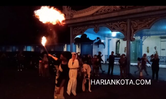 Kala Setan Pocong Ikut Takbir Keliling di Kota Solo, Keraton Ijinkan Muhammadiyah Gelar Sholat Id di Lingkungannya