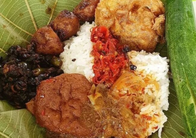 Resep Nasi Jamblang Khas Cirebon, Sajikan Pakai Sate Usus Ayam