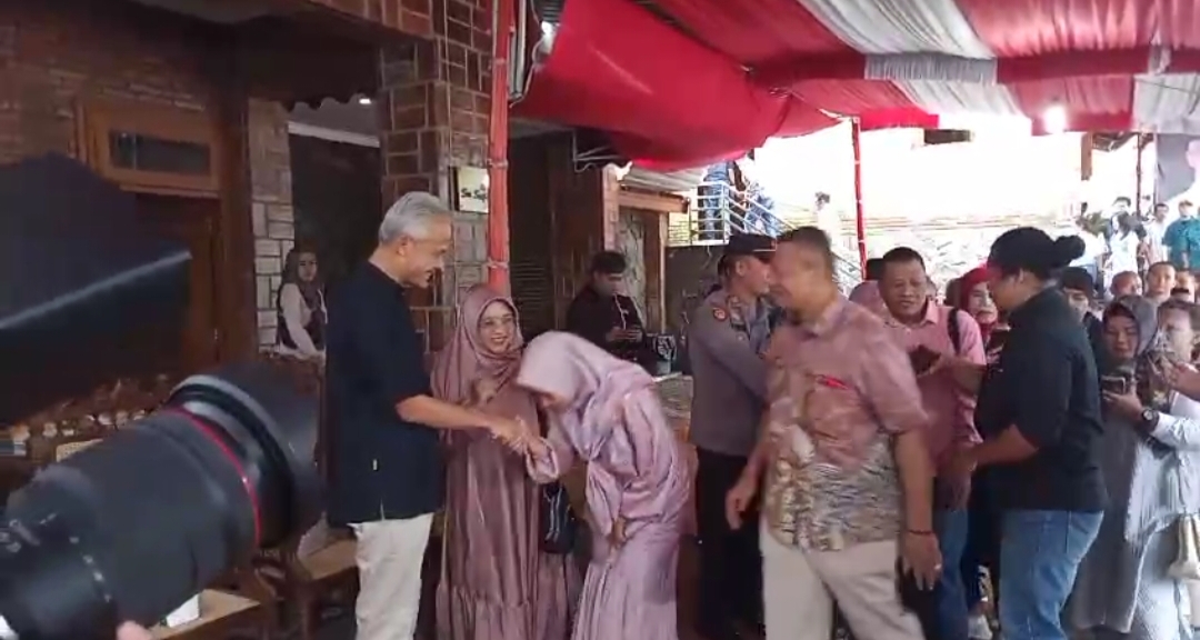 Siti Atikoh Temani Ganjar Pranowo Open House di Tanah Kelahirannya Karanganyar