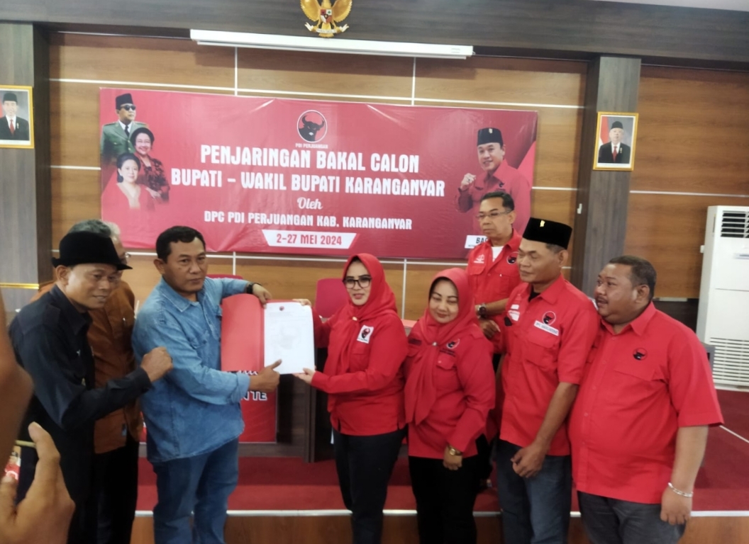 Praja Lawu Ambil Formulir Cawabup di PDIP, Pastikan Jagonya Kades dan Siap Mundur