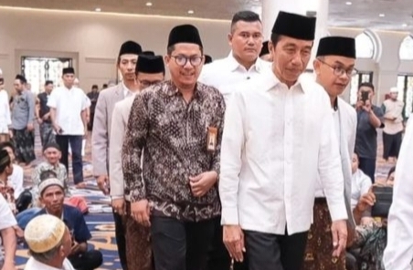 Sholat Jumat Perdana Jokowi di Masjid Zayed Pasca Pensiun Dari Jabatannya Sebagai Presiden