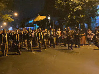 Ikut Kirab Malam Satu Suro, Gibran : Nguri-uri Budaya Jawa 