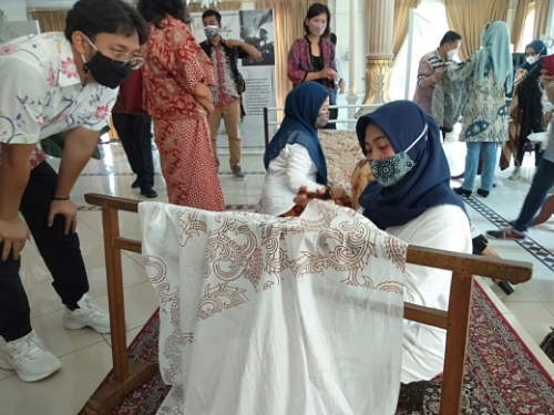 Penasaran Batik Khas Mangkunegaran, Jangan Khawatir Bakal Ada Pameran Sebulan Penuh