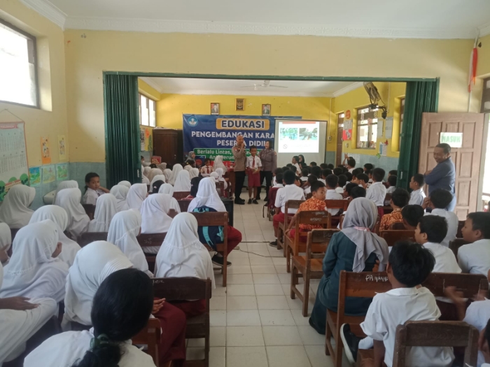 Stop Bullying, Sat Binmas Polres Karanganyar Berikan Sosialisasi Pada Siswa Sekolah Dasar