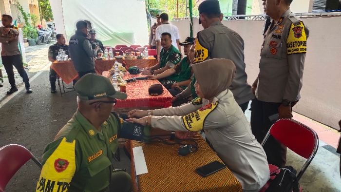 Polres Karanganyar Gelar Cek Kesehatan Bagi Petugas KPPS Dan Linmas