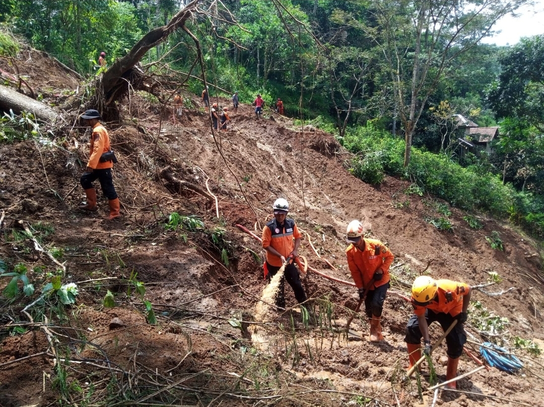 Tragedi Sukabumi, Hujan Deras Bawa Petaka, Belasan Nyawa Melayang, Ratusan Rumah Hancur