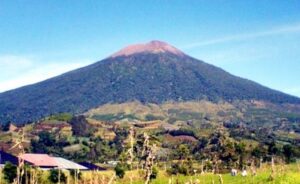 Enam Gunung Terangker di Jawa Timur