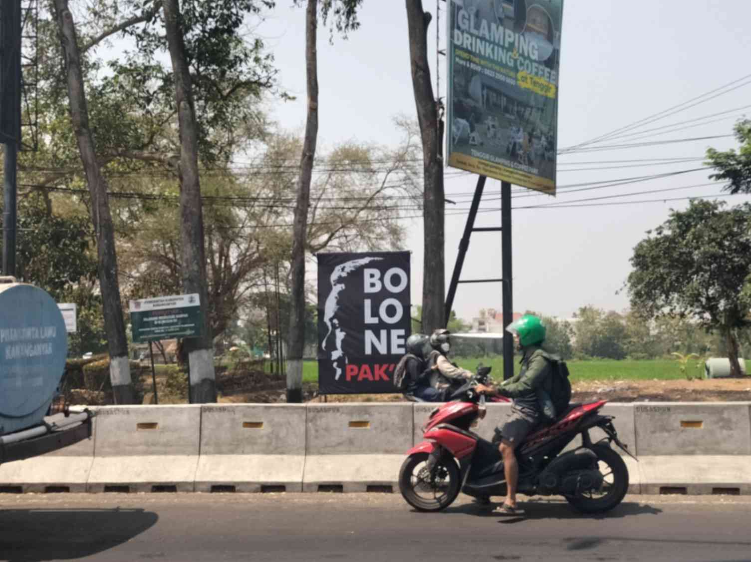 Jelang Pendaftaran Capres, Siluet Ganjar Pranowo BOLONE PAK’E Hiasi Sudut Jalan di Karanganyar, PDIP: Bukan Kami yang Memasang!