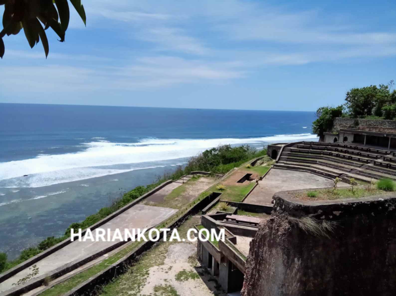 Nongkrong View Batu Karang dan Pantai Cantik di Gunung Payung Destinasi Wisata Alam Hits Terbaru di Bali