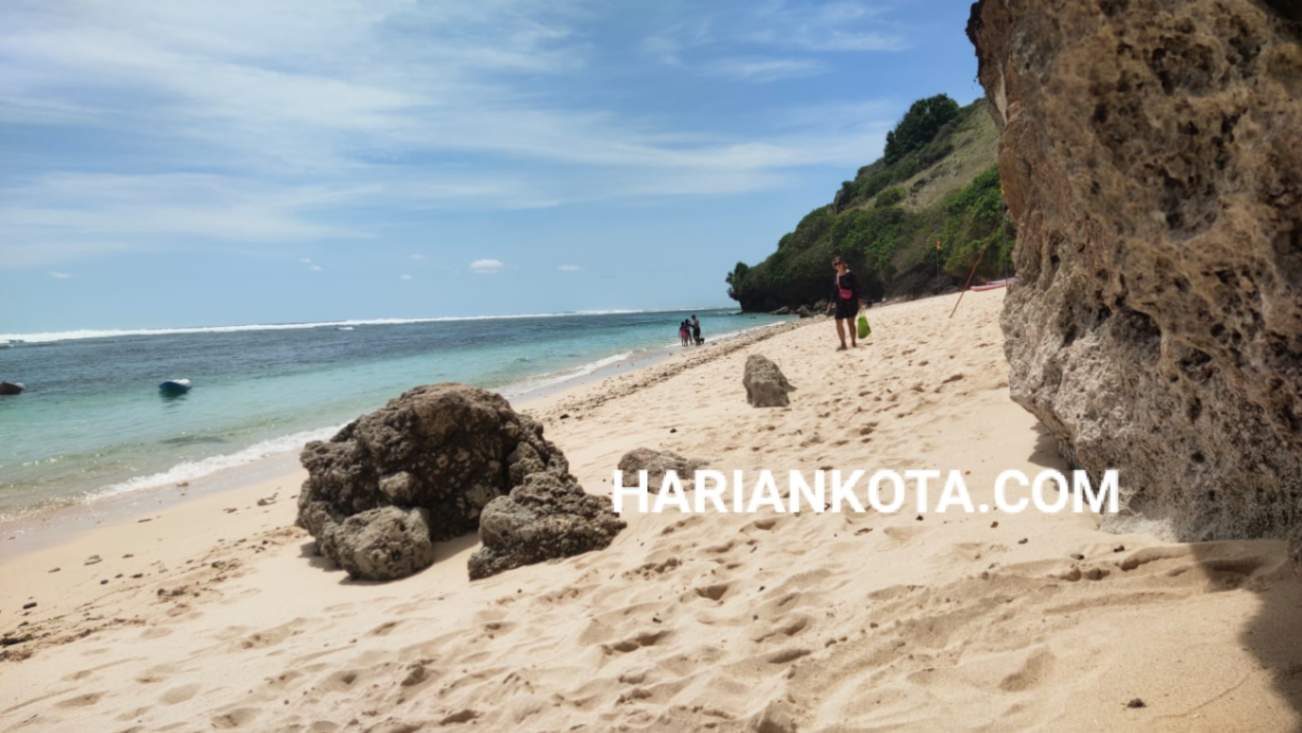 Pantai Gunung Payung, Surga Tersembunyi Dibalik Batu Karang di Pulau Dewata Bali