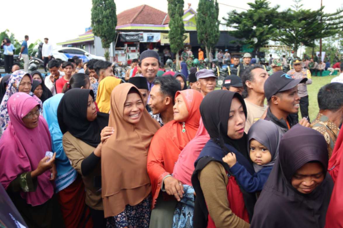 Di Jatiyoso, TNI-Polri Tanam Pohon dan Baksos