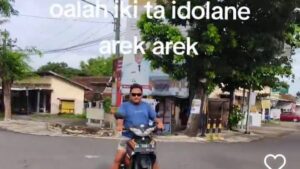Pria berjoget