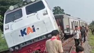 Kereta Anjlok