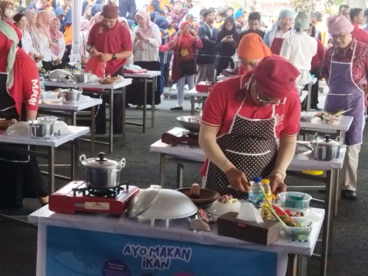 Keseruan Lomba Memasak yang Diikuti Pejabat Pemkot Malang Peringati Agustusan