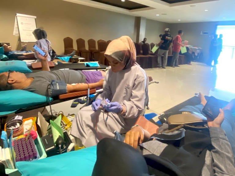 Peduli Sesama, Nava Hotel Tawangmangu Gelar Donor Darah Sekaligus Promo Kamar Libur Sekolah, Seperti Apa?