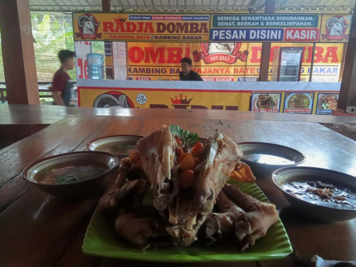 Mantap Benar! Sop Kepala Kambing Radja Domba Karanganyar, Bakal Bikin Lidah Enggah Berhenti Bergoyang